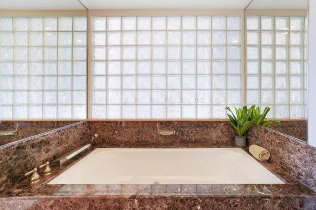 Luxury 2-Story Oceanfront Condo W/ Views & Pool Wailua  外观 照片